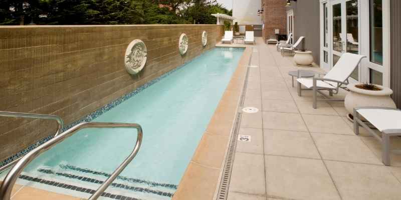 what is the average length of a lap pool